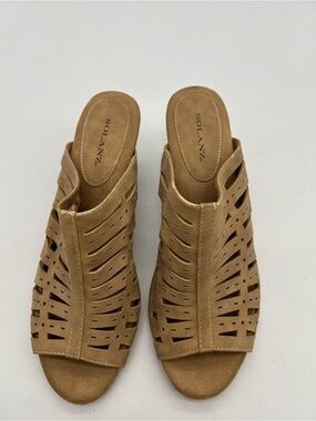 Solanz Tan Cutout Slide Sandals size 10